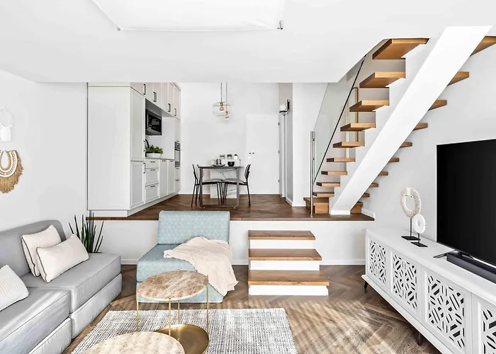 Elegant Duplex With Parking By Beachfront Stay