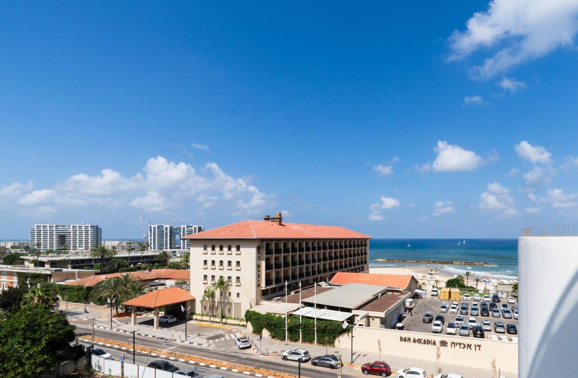 Apartment Elegant Duplex With Parking By Beachfront *